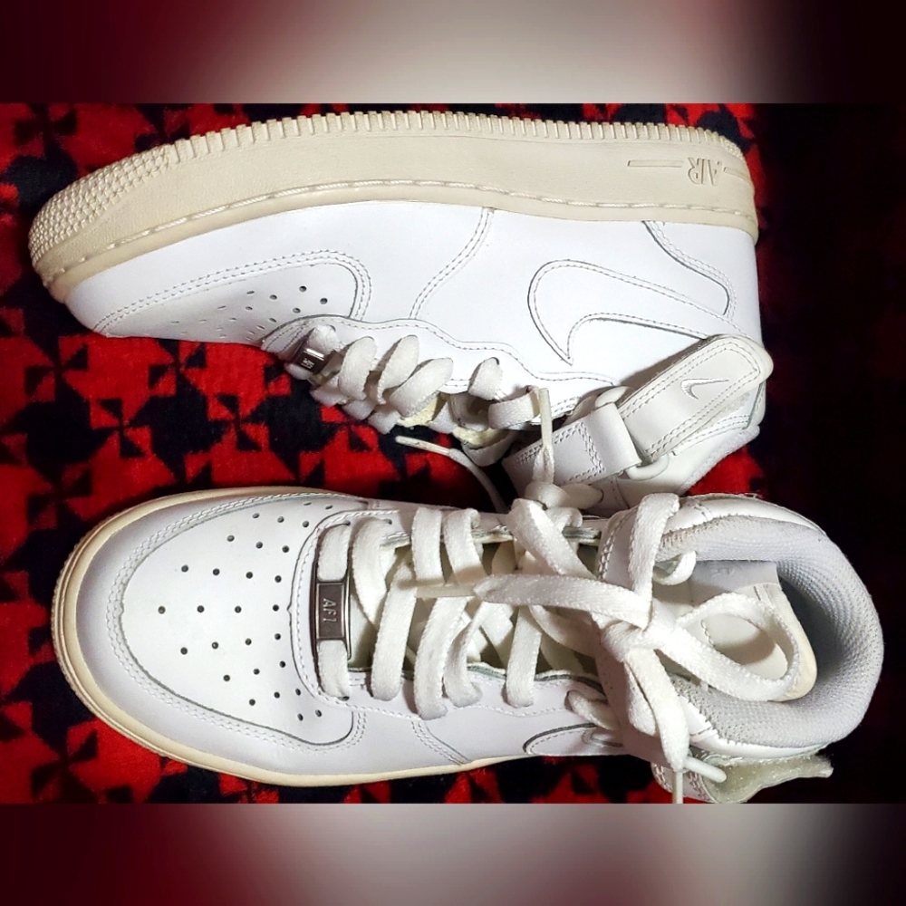 NIKE AIR FORCE SNEAKERS HIGH TOP (4.5Y)
